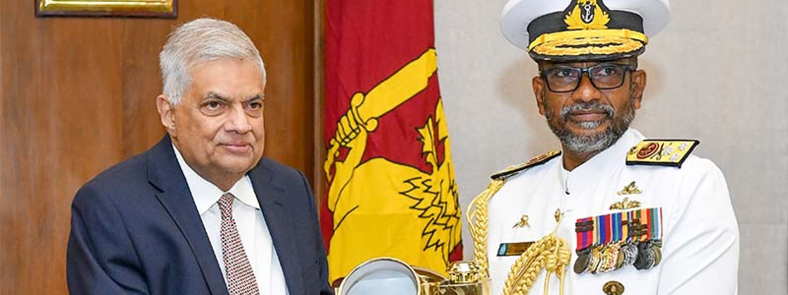 New Navy Commander meets President Wickremesinghe